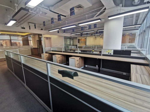 融科望京中心精裝辦公空間出租，方正戶型配家具，安靜商務(wù)首選